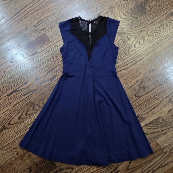 French Connection Alicia Lace Inset Blue and Black Dress Size 8 - Picture 9 of 9